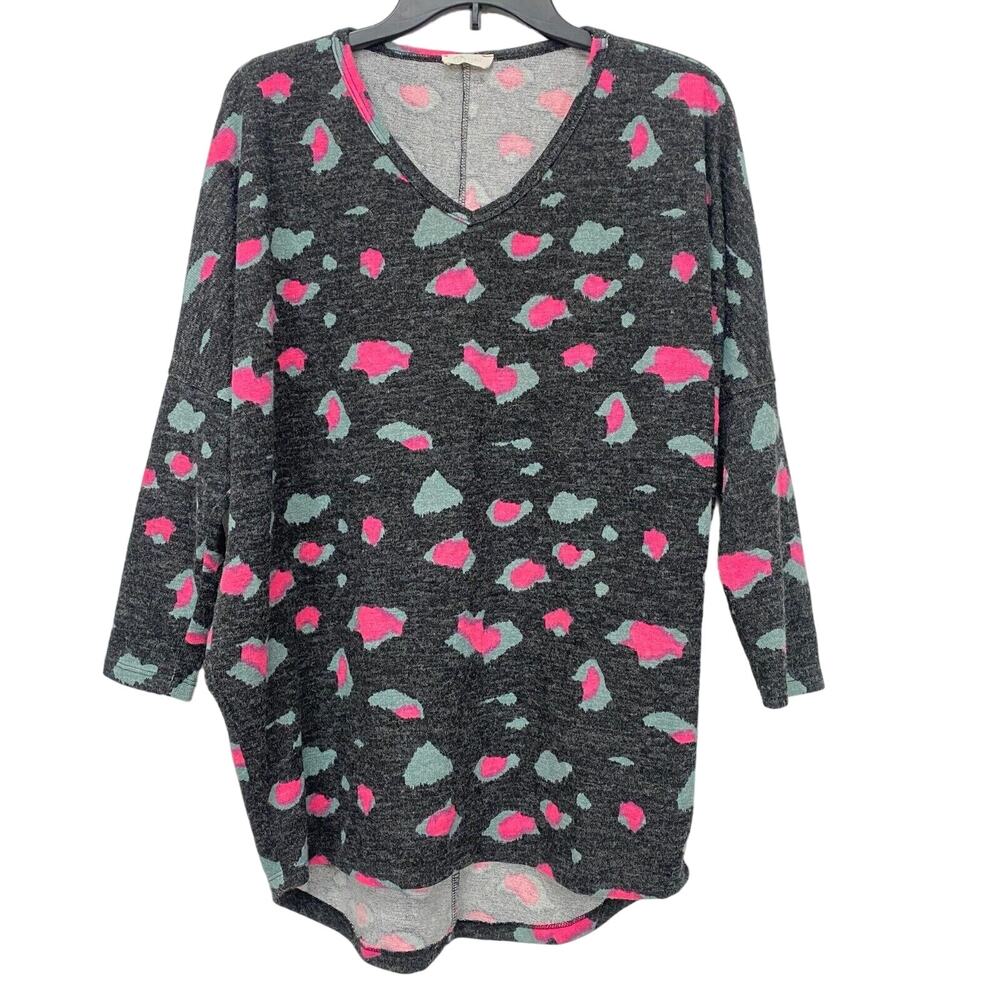 Be Stage Womens ¾ Sleeve V-neck Hi-Low Top Gray pink size S Small
